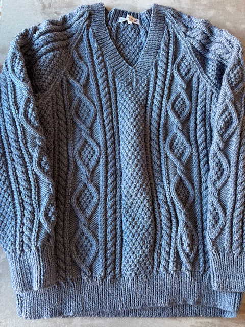 BLUE V NECK PULLOVER