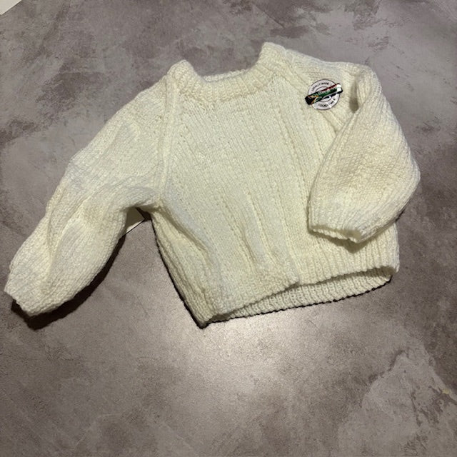 WHITE PULLOVER